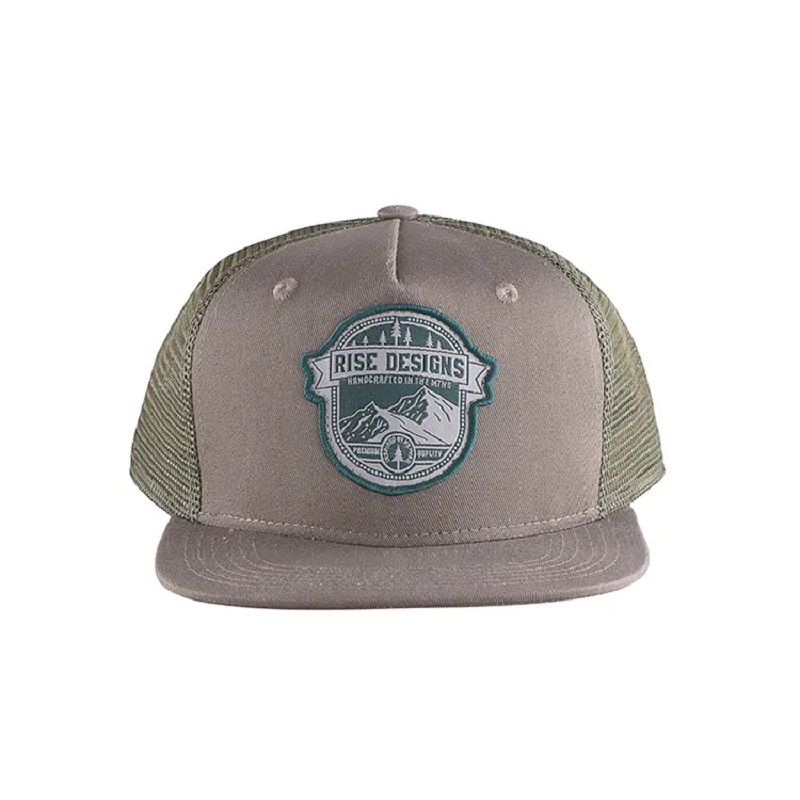 Mode populärt platt grim mesh hatt grå broderi patch 5 panel plast snapback trucker cap och hatt